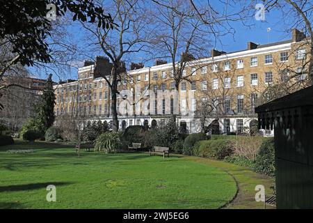 Dorset Square, ein georgianischer Gartenplatz im Londoner Stadtteil Marylebone, UK Blick nach Norden über die privaten Gärten. Stockfoto