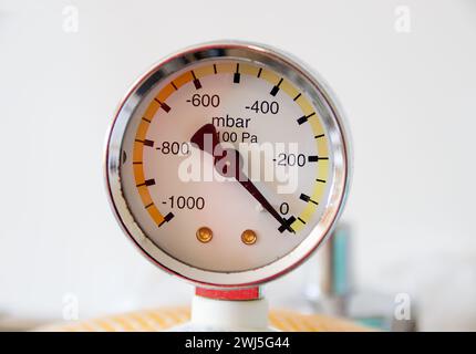 Sauerstoffflaschen-Manometer im Krankenhaus Stockfoto