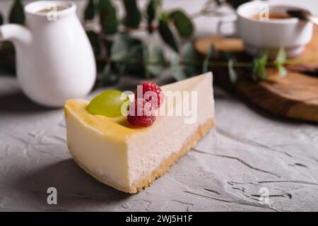 Leckerer Himbeer-Käsekuchen aus nächster Nähe Stockfoto