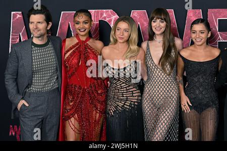 Los Angeles, Usa. Februar 2024. (L-R) Adam Scott, Celeste O'Connor, Sydney Sweeney, Dakota Johnson und Isabela Merced kommen am Montag, den 12. Februar 2024, zur Weltpremiere von Madame Web im Regency Village Theatre in Los Angeles, Kalifornien. Foto: Chris Chew/UPI Credit: UPI/Alamy Live News Stockfoto