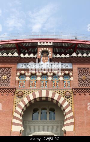 Barcelona, Spanien - 18. Juli 2013: Arenas de Barcelona Gebäude. Das Gebäude wurde 2011 als Einkaufszentrum Arenas de Barcelona wiedereröffnet Stockfoto