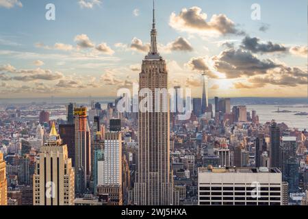New york, USA - 17. Mai 2019: Panoramablick auf die Skyline von New York und Wolkenkratzer bei Sonnenuntergang Stockfoto