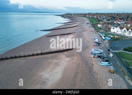 Aus der Vogelperspektive auf den Oststrand von selsey an der Westküste von sussex Stockfoto