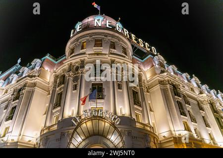 Nachtaufnahme des berühmten Hotels und Restaurants Le Negresco an der Promenade des Anglais, Nizza an der Côte d'Azur, Frankreich. Stockfoto