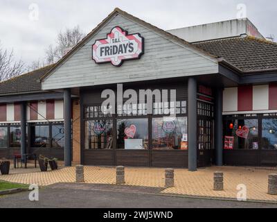 Fassade des TGI Fridays, ein amerikanisches Restaurant, Sixfields, Northampton, Großbritannien Stockfoto