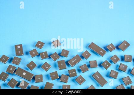 Computertastaturen mit Alphabet von oben mit Kopierraum Stockfoto