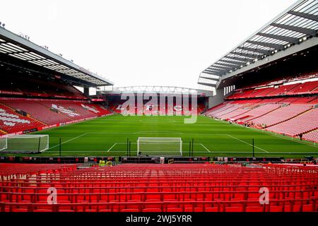 Allgemeiner Blick vom neuen Anfield Road Stand im Anfield Stadium mit Blick auf den Kop. Premier League Spiel Liverpool gegen Burnley in Anfield in L Stockfoto