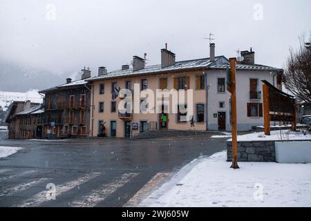 Rathaus von Termignon, einer kleinen, malerischen Stadt in den französischen Alpen Stockfoto