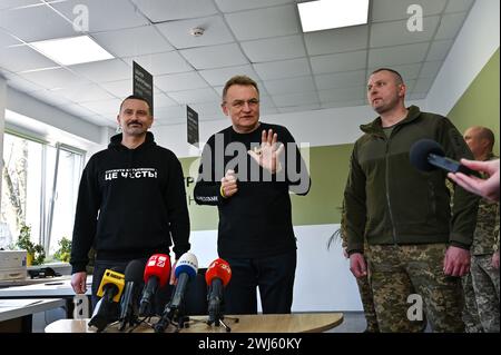 Nicht exklusiv: LVIV, UKRAINE - 12. FEBRUAR 2024 - Rekrutierungskoordinator für die ukrainische Armee beim ukrainischen Verteidigungsministerium Oleksii Bezhevets, Stockfoto