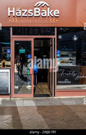 Kingston-upon-Thames, London UK, 12. Februar 2024, HazsBake Traditional German Bakery Shop Front with No People Stockfoto