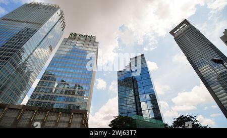 Jakarta, Indonesien - 15. Januar 2019: Die Straßen und Wolkenkratzer der Metropole und Hauptstadt Indonesiens. Stockfoto