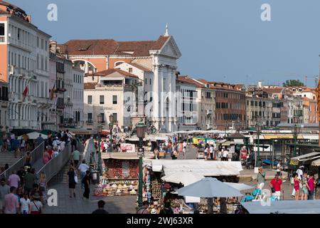 Barocke Chiesa della Pietà (Santa Maria della Visitazione) von Giorgio Massari aus dem 18. Jahrhundert an der Uferpromenade Riva degli Schiavoni in Castello Sestie Stockfoto