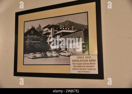 Bisbee, AZ., 12/30/2023. Copper Queen Hotel, das 1902 von Phelps Dodge eröffnet wurde, bietet Gästen und Bergbauinvestoren Zimmer/Restaurants, während sie das Bergwerk besuchen Stockfoto