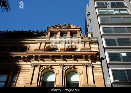 Die Architektur von Sydney, Details des Gebäudes des Chief Secretary, die Sandsteinfassade auf der Phillip St, Sydney Stockfoto