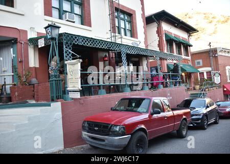 Bisbee, AZ., 12/30/2023. Copper Queen Hotel, das 1902 von Phelps Dodge eröffnet wurde, bietet Gästen und Bergbauinvestoren Zimmer/Restaurants, während sie das Bergwerk besuchen Stockfoto