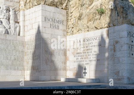 Gedenkstätte zu Ehren der Bürger von Nizza, die während des Ersten Weltkriegs getötet wurden Gelegen in den alten Steinbruchfelsen des Schlosshügels, Nizza. Abgeschlossen 1928. Stockfoto