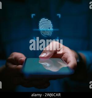 Nahaufnahme Einer Frau Mit Mobiltelefon Mit Biometrischem Fingerabdruck-Scan-Overlay Stockfoto