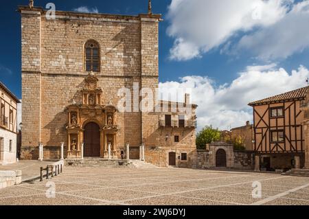 Historische Eleganz: Die architektonische Schönheit von Peñaranda de Duero (Kastilien und León, Spanien) Stockfoto