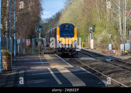 Dieselbetriebene Pendlerbahnlinie und Station West midlands england großbritannien Stockfoto