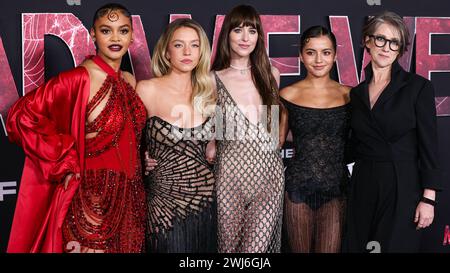 WESTWOOD, LOS ANGELES, KALIFORNIEN, USA - 12. FEBRUAR: Celeste O'Connor, Sydney Sweeney, Dakota Johnson, Isabela Moner Merced und S.J. Clarkson treffen am 12. Februar 2024 im Regency Village Theatre in Westwood, Los Angeles, Kalifornien, ein. (Foto: Xavier Collin/Image Press Agency) Stockfoto