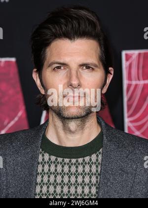 Westwood, Usa. Februar 2024. WESTWOOD, LOS ANGELES, KALIFORNIEN, USA – 12. FEBRUAR: Adam Scott kommt zur Weltpremiere von Columbia Pictures 'Madame Web', die am 12. Februar 2024 im Regency Village Theatre in Westwood, Los Angeles, Kalifornien, USA stattfindet. (Foto: Xavier Collin/Image Press Agency) Credit: Image Press Agency/Alamy Live News Stockfoto