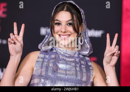 Westwood, Usa. Februar 2024. WESTWOOD, LOS ANGELES, KALIFORNIEN, USA - 12. FEBRUAR: Kira Kosarin kommt zur Weltpremiere von Columbia Pictures 'Madame Web', die am 12. Februar 2024 im Regency Village Theatre in Westwood, Los Angeles, Kalifornien, USA stattfindet. (Foto: Xavier Collin/Image Press Agency) Credit: Image Press Agency/Alamy Live News Stockfoto