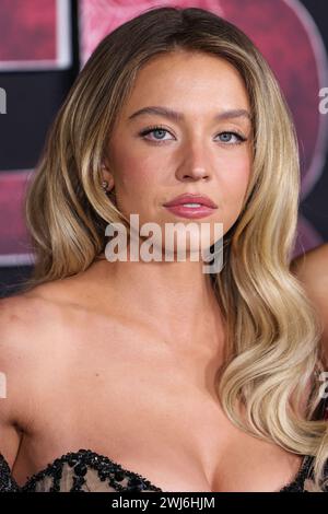 Westwood, Usa. Februar 2024. WESTWOOD, LOS ANGELES, KALIFORNIEN, USA - 12. FEBRUAR: Sydney Sweeney trägt Oscar de la Renta mit Fred Leighton Schmuck und kommt zur World Premiere von Columbia Pictures 'Madame Web', die am 12. Februar 2024 im Regency Village Theatre in Westwood, Los Angeles, Kalifornien, USA stattfindet. (Foto: Xavier Collin/Image Press Agency) Credit: Image Press Agency/Alamy Live News Stockfoto