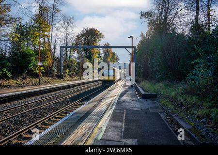 Elektrisch betriebener Pendlerzug barnt Green Station West midlands england großbritannien Stockfoto