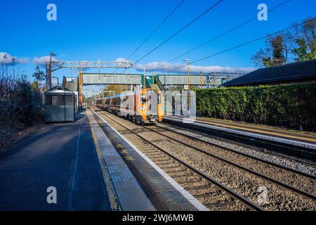 Elektrisch betriebener Pendlerzug barnt Green Station West midlands england großbritannien Stockfoto