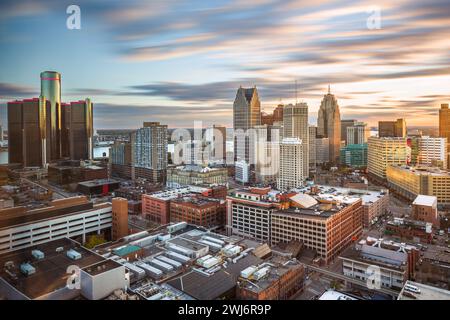 Die Skyline der Innenstadt von Detroit, Michigan, USA bei Sonnenaufgang von oben. Stockfoto