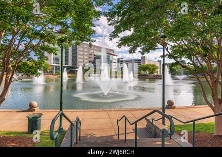 Newport News, Virginia, USA Stadtzentrum und Springbrunnen. Stockfoto