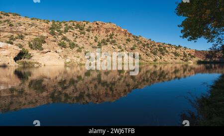 CHAMA RIVER REFLECTION, ABIQUIU, NM, USA Stockfoto