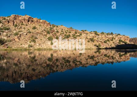 CHAMA RIVER REFLECTION, ABIQUIU, NM, USA Stockfoto