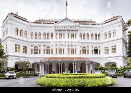 Das Raffles Hotel in Singapur. Das 1899 eröffnete Gebäude wurde nach dem Gründer Singapurs, Sir Stamford Raffles, benannt. Stockfoto
