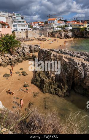 Praia da Rainha malerischer Strand in der Ferienstadt Cascais im Bezirk Lissabon, Portugal. Stockfoto