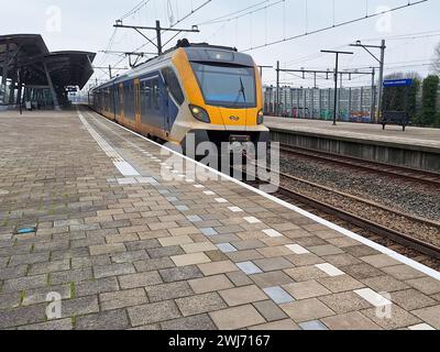 SNG Sprinter Zug auf der Eisenbahnstrecke in Rotterdam Lombardijen Stockfoto