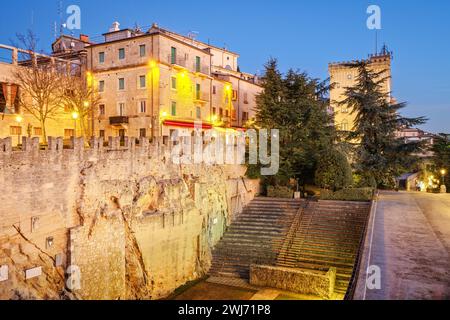 Die Republik San Marino in der Abenddämmerung. Stockfoto