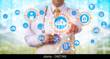 Nicht erkennbarer männlicher Arzt, der über ein Netzwerk auf Basis von Cloud-Container-Anwendungen auf elektronische medizinische Aufzeichnungen zugreifen kann. Healthcare-IT-Konzept für Clou Stockfoto