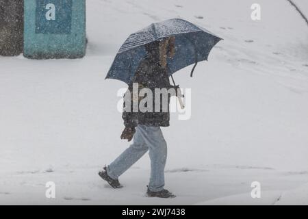 Schnee fiel und sammelte sich in der Stadt Jersey City im Bundesstaat New Jersey an diesem Dienstag, den 13. Ab Ende Februar wird über Teilen des Nordostens der USA mit starkem Schneefall gerechnet, wobei einige Gebiete bis zu 5 cm Schnee pro Stunde bekommen, so die Wettervorhersage des National Weather Service. Quelle: Brazil Photo Press/Alamy Live News Stockfoto