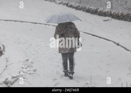 Schnee fiel und sammelte sich in der Stadt Jersey City im Bundesstaat New Jersey an diesem Dienstag, den 13. Ab Ende Februar wird über Teilen des Nordostens der USA mit starkem Schneefall gerechnet, wobei einige Gebiete bis zu 5 cm Schnee pro Stunde bekommen, so die Wettervorhersage des National Weather Service. Quelle: Brazil Photo Press/Alamy Live News Stockfoto