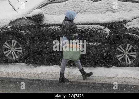 Schnee fiel und sammelte sich in der Stadt Jersey City im Bundesstaat New Jersey an diesem Dienstag, den 13. Ab Ende Februar wird über Teilen des Nordostens der USA mit starkem Schneefall gerechnet, wobei einige Gebiete bis zu 5 cm Schnee pro Stunde bekommen, so die Wettervorhersage des National Weather Service. Quelle: Brazil Photo Press/Alamy Live News Stockfoto
