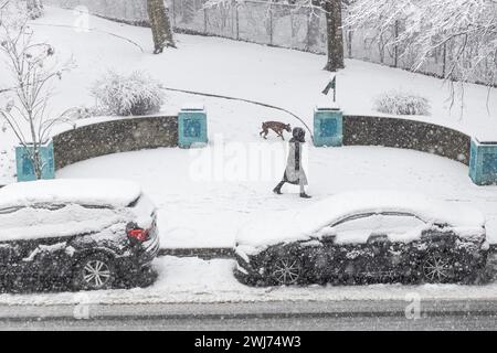 Schnee fiel und sammelte sich in der Stadt Jersey City im Bundesstaat New Jersey an diesem Dienstag, den 13. Ab Ende Februar wird über Teilen des Nordostens der USA mit starkem Schneefall gerechnet, wobei einige Gebiete bis zu 5 cm Schnee pro Stunde bekommen, so die Wettervorhersage des National Weather Service. Quelle: Brazil Photo Press/Alamy Live News Stockfoto