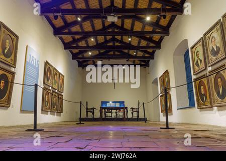 San Miguel de Tucuman, Argentinien - 19. Januar 2024: Raum, in dem die Unabhängigkeit Argentiniens im historischen Haus Tucuman erklärt wurde. Stockfoto