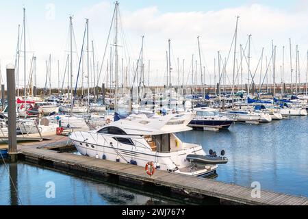 Allgemeiner Blick auf den privaten Yachthafen am Hafen von Troon, Ayrshire, Schottland, Großbritannien auf dem Firth of Clyde. Stockfoto