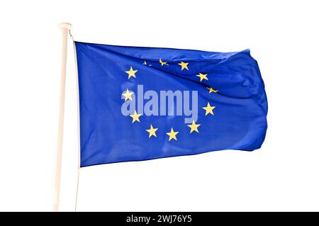 Foto einer europäischen EU-Flagge auf einem Pfosten isoliert auf weißem Hintergrund Stockfoto