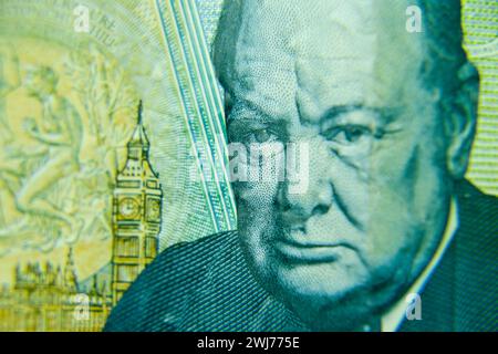 Britische fünf-Pfund-Sterling-Banknotennahmehilfe mit selektivem Fokus. Porträt von Sir Winston Churchill, Premierminister des Vereinigten Königreichs Stockfoto