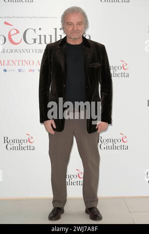 Giovanni Veronesi beim Photocall zum Kinofilm Giulietta e Romeo im Hotel Le MÃ ridien Visconti. Rom, 13.02.2024 *** Giovanni Veronesi beim Fotobesuch zum Film Giulietta e Romeo im Hotel Le MÃ ridien Visconti Rom, 13 02 2024 Foto:XA.XM.xTinghinox/xFuturexImagex romeo 4281 Stockfoto