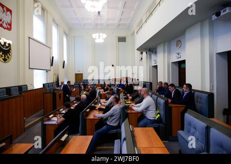 Breslau, Breslau, Polen. Februar 2024. Breslau, 13.02.2024: Bauern trafen sich mit Jacek Protasiewicz, um über die Zukunft des Streiks zu diskutieren. Das Ergebnis dieser Gespräche wird entscheiden, ob die Bauern die Stadt am Donnerstag, den 15. Februar blockieren oder den Streik beenden werden. (Kreditbild: © Krzysztof Zatycki/ZUMA Press Wire) NUR REDAKTIONELLE VERWENDUNG! Nicht für kommerzielle ZWECKE! Stockfoto