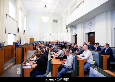 Breslau, Breslau, Polen. Februar 2024. Breslau, 13.02.2024: Bauern trafen sich mit Jacek Protasiewicz, um über die Zukunft des Streiks zu diskutieren. Das Ergebnis dieser Gespräche wird entscheiden, ob die Bauern die Stadt am Donnerstag, den 15. Februar blockieren oder den Streik beenden werden. (Kreditbild: © Krzysztof Zatycki/ZUMA Press Wire) NUR REDAKTIONELLE VERWENDUNG! Nicht für kommerzielle ZWECKE! Stockfoto