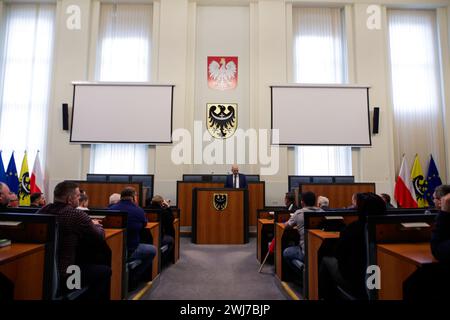 Breslau, Breslau, Polen. Februar 2024. Breslau, 13.02.2024: Bauern trafen sich mit Jacek Protasiewicz, um über die Zukunft des Streiks zu diskutieren. Das Ergebnis dieser Gespräche wird entscheiden, ob die Bauern die Stadt am Donnerstag, den 15. Februar blockieren oder den Streik beenden werden. (Kreditbild: © Krzysztof Zatycki/ZUMA Press Wire) NUR REDAKTIONELLE VERWENDUNG! Nicht für kommerzielle ZWECKE! Stockfoto